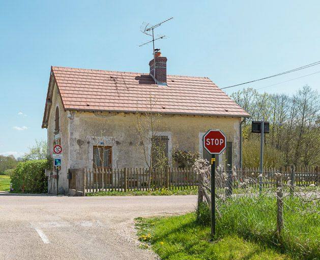 Maison éclusière, façade sur route. © Pierre-Marie Barbe-Richaud / Région Bourgogne-Franche-Comté, Inventaire du patrimoine - 2013