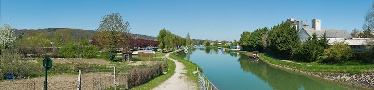 Le port vu d'amont. © Pierre-Marie Barbe-Richaud / Région Bourgogne-Franche-Comté, Inventaire du patrimoine - 2013