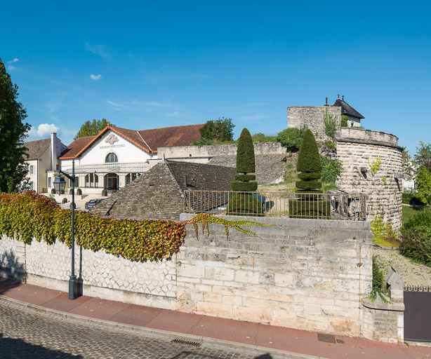  château fort © Pierre-Marie Barbe-Richaud / Région Bourgogne-Franche-Comté, Inventaire du patrimoine - 2014