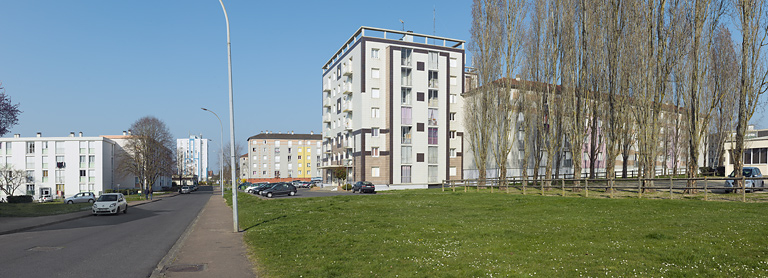 Vue générale depuis le croisement de la rue du Berry et de la rue Pierre et Marie Curie en direction du nord. © Thierry Kuntz / Région Bourgogne-Franche-Comté, Inventaire du patrimoine - 2014