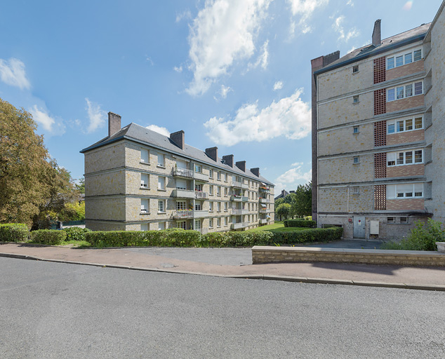 Façade antérieure du bâtiment B et façade postérieure du bâtiment C. © Thierry Kuntz / Région Bourgogne-Franche-Comté, Inventaire du patrimoine - 2014