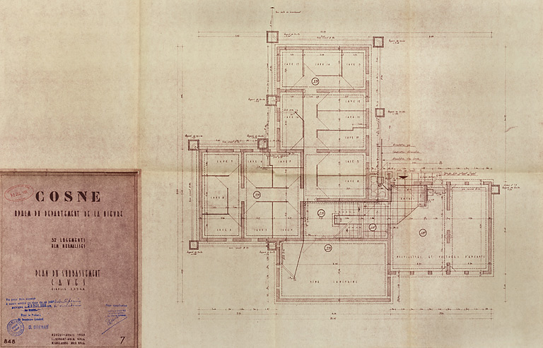 Opération de 32 logements, plan du soubassement, L. Robert et M. Guillaume, avril 1955. (Archives municipales Cosne-Cours-sur-Loire, 200 W 16 - PC 722) © Thierry  Kuntz (reproduction) / Région Bourgogne-Franche-Comté, Inventaire du patrimoine - 2014