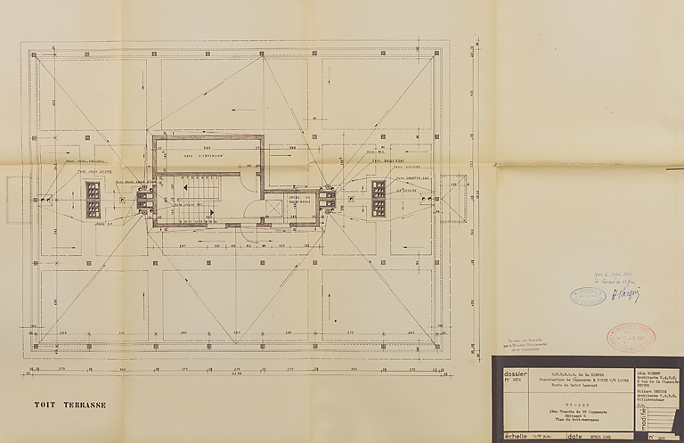 Bâtiment A à K : troisième tranche de 52 logements, bâtiment G, plan du toit-terrasse ; L. Robert, G. Denise, avril 1965. (Archives municipales Cosne-Cours-sur-Loire, 200 W 20 - PC 821) © Thierry  Kuntz (reproduction) / Région Bourgogne-Franche-Comté, Inventaire du patrimoine - 2014