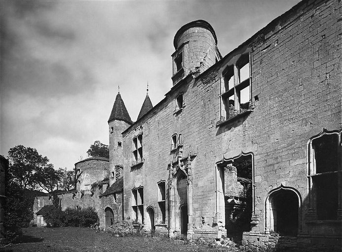  château fort © Thierry Kuntz / Région Bourgogne-Franche-Comté, Inventaire du patrimoine - 2015