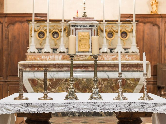 Six chandeliers. © Pierre-Marie Barbe-Richaud / Région Bourgogne-Franche-Comté, Inventaire du patrimoine - 2015
