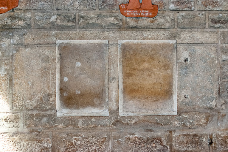 Lavabos murés, mur nord de la nef. © Pierre-Marie Barbe-Richaud / Région Bourgogne-Franche-Comté, Inventaire du patrimoine - 2015