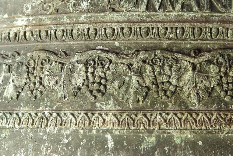 Détail du décor : grappes. © Pierre-Marie Barbe-Richaud / Région Bourgogne-Franche-Comté, Inventaire du patrimoine - 2015