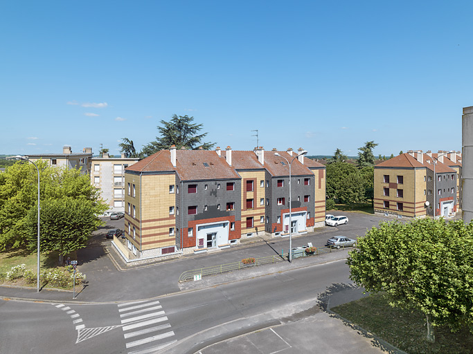 Bâtiment Binot-D, vue en situation. © Thierry Kuntz / Région Bourgogne-Franche-Comté, Inventaire du patrimoine - 2015