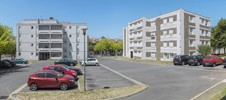 Façade antérieure est du bâtiment 25 et façade antérieure sud du bâtiment 26. © Thierry Kuntz / Région Bourgogne-Franche-Comté, Inventaire du patrimoine - 2015