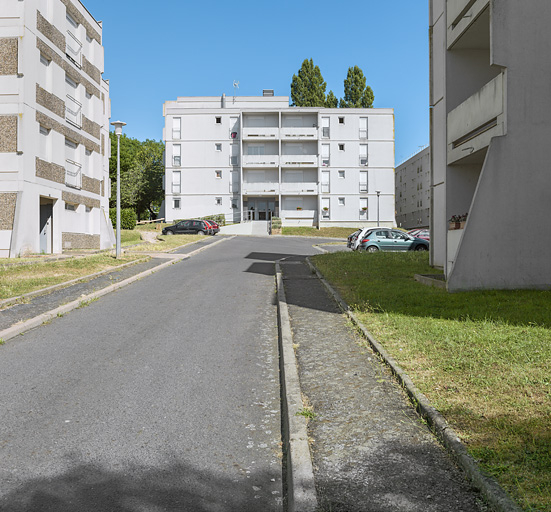 Bâtiment 27, façade antérieure ouest. © Thierry Kuntz / Région Bourgogne-Franche-Comté, Inventaire du patrimoine - 2015