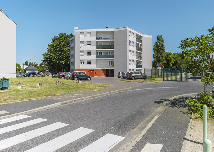 Bâtiment X, façades sud-ouest. © Thierry Kuntz / Région Bourgogne-Franche-Comté, Inventaire du patrimoine - 2015