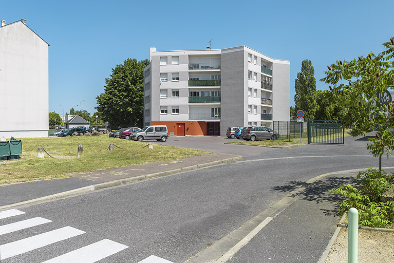 Bâtiment X, façades sud-ouest. © Thierry Kuntz / Région Bourgogne-Franche-Comté, Inventaire du patrimoine - 2015