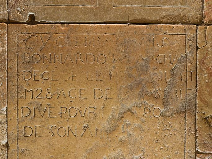 Détail : épitaphe. © Pierre-Marie Barbe-Richaud / Région Bourgogne-Franche-Comté, Inventaire du patrimoine - 2016