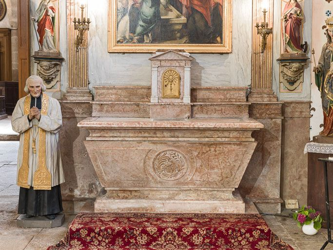 Autel secondaire : chapelle sud. © Pierre-Marie Barbe-Richaud / Région Bourgogne-Franche-Comté, Inventaire du patrimoine - 2016