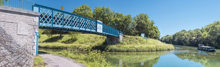 Vue d'ensemble. A droite, la dérivation d'Heuilley. © Thierry Kuntz / Région Bourgogne-Franche-Comté, Inventaire du patrimoine - 2016 Vue d'ensemble. A droite, la dérivation d'Heuilley. © Thierry Kuntz / Région Bourgogne-Franche-Comté, Inventaire du patrimoine - 2016