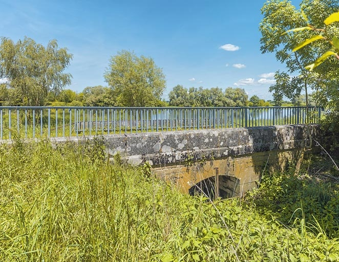 digue © Thierry Kuntz / Région Bourgogne-Franche-Comté, Inventaire du patrimoine - 2017  digue © Thierry Kuntz / Région Bourgogne-Franche-Comté, Inventaire du patrimoine - 2017