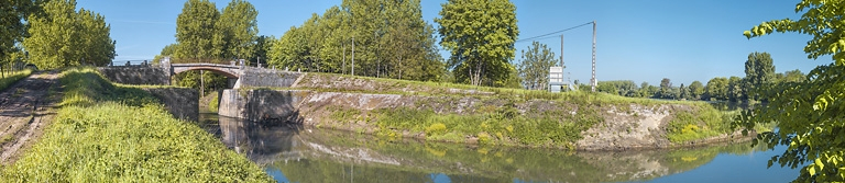 porte de garde © Thierry Kuntz / Région Bourgogne-Franche-Comté, Inventaire du patrimoine - 2017  porte de garde © Thierry Kuntz / Région Bourgogne-Franche-Comté, Inventaire du patrimoine - 2017
