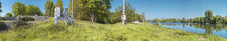porte de garde © Thierry Kuntz / Région Bourgogne-Franche-Comté, Inventaire du patrimoine - 2017  porte de garde © Thierry Kuntz / Région Bourgogne-Franche-Comté, Inventaire du patrimoine - 2017