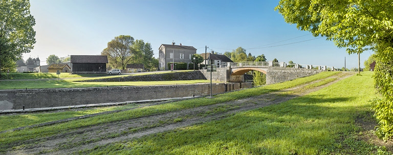 site d'écluse © Thierry Kuntz / Région Bourgogne-Franche-Comté, Inventaire du patrimoine - 2017  site d'écluse © Thierry Kuntz / Région Bourgogne-Franche-Comté, Inventaire du patrimoine - 2017