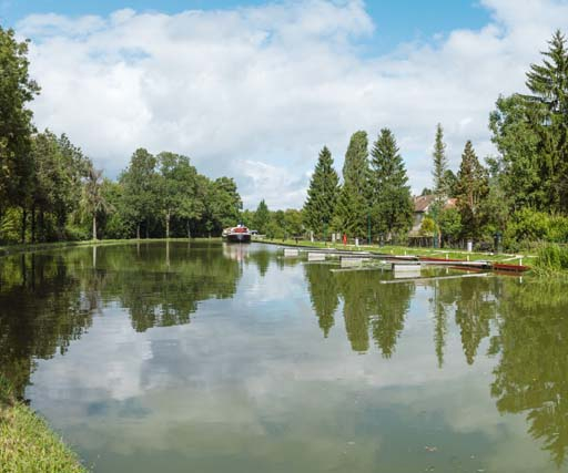 Vue du port. © Pierre-Marie Barbe-Richaud / Région Bourgogne-Franche-Comté, Inventaire du patrimoine - 2017
