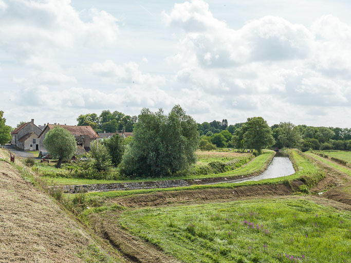 Vue de la rigole. © Pierre-Marie Barbe-Richaud / Région Bourgogne-Franche-Comté, Inventaire du patrimoine - 2017