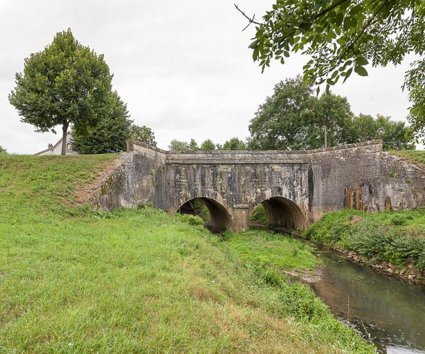 Vue d'ensemble, rive gauche. © Pierre-Marie Barbe-Richaud / Région Bourgogne-Franche-Comté, Inventaire du patrimoine - 2017