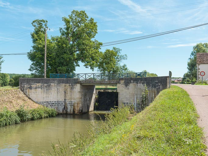 Vue du pont. © Pierre-Marie Barbe-Richaud / Région Bourgogne-Franche-Comté, Inventaire du patrimoine - 2017