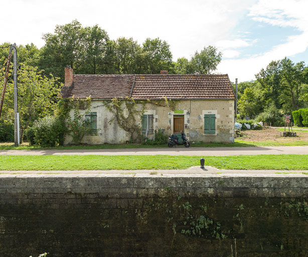 Vue du sas et de la maison éclusière. © Pierre-Marie Barbe-Richaud / Région Bourgogne-Franche-Comté, Inventaire du patrimoine - 2017
