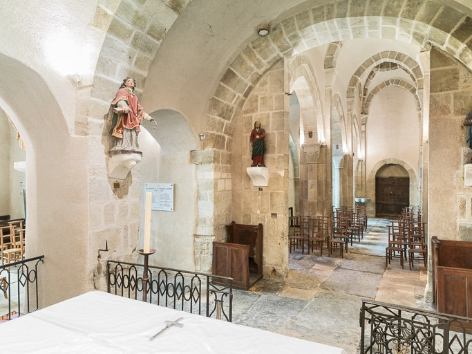 Arcades de la chapelle sud et vaisseau central. © Pierre-Marie Barbe-Richaud / Région Bourgogne-Franche-Comté, Inventaire du patrimoine - 2017