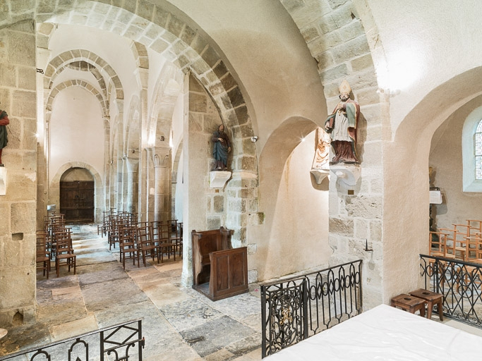 Arcades de la chapelle nord et vaisseau central. © Pierre-Marie Barbe-Richaud / Région Bourgogne-Franche-Comté, Inventaire du patrimoine - 2017