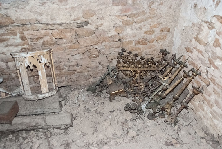 Chandeliers dans les combles. © Pierre-Marie Barbe-Richaud / Région Bourgogne-Franche-Comté, Inventaire du patrimoine - 2017