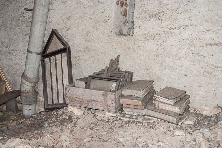 Combles : objets entreposés. © Pierre-Marie Barbe-Richaud / Région Bourgogne-Franche-Comté, Inventaire du patrimoine - 2017