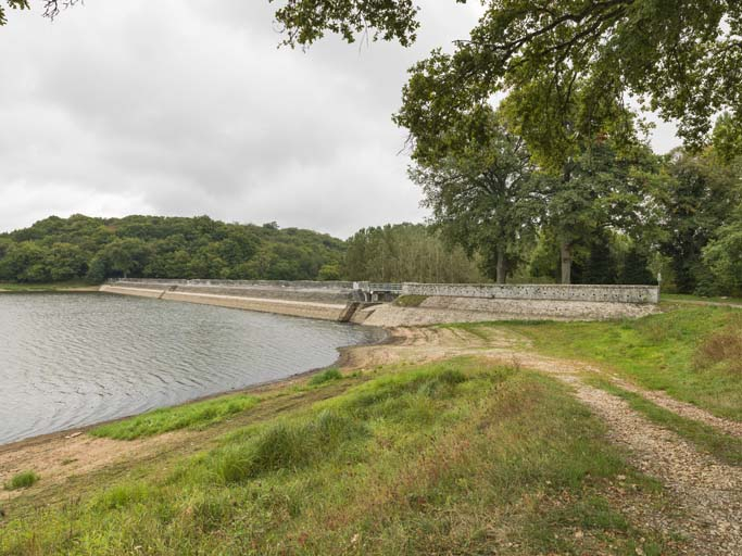 Vue de la digue. © Pierre-Marie Barbe-Richaud / Région Bourgogne-Franche-Comté, Inventaire du patrimoine - 2017