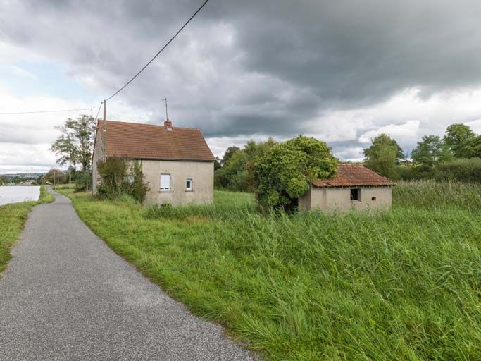 Vue de l'ancien site d'écluse et de la maison éclusière. © Pierre-Marie Barbe-Richaud / Région Bourgogne-Franche-Comté, Inventaire du patrimoine - 2017