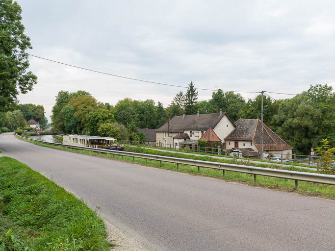 Vue d'ensemble du domaine, du canal et du chemin de halage. © Pierre-Marie Barbe-Richaud / Région Bourgogne-Franche-Comté, Inventaire du patrimoine - 2017