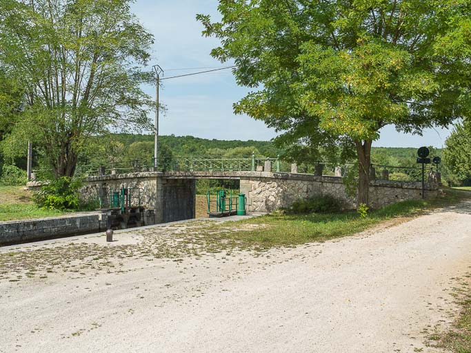 Vue d'ensemble du pont. © Pierre-Marie Barbe-Richaud / Région Bourgogne-Franche-Comté, Inventaire du patrimoine - 2017