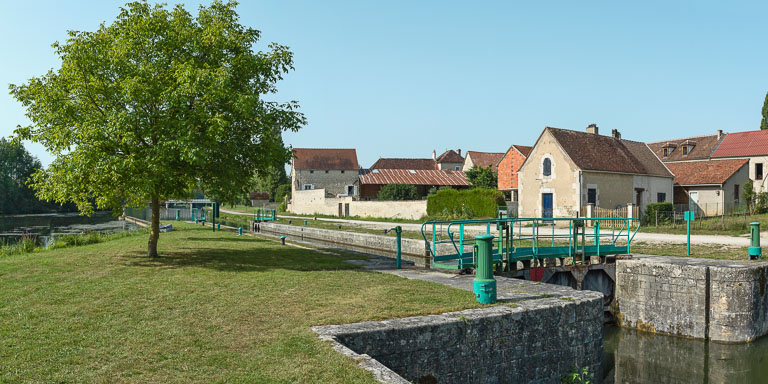 Vue du site d'écluse. © Pierre-Marie Barbe-Richaud / Région Bourgogne-Franche-Comté, Inventaire du patrimoine - 2017