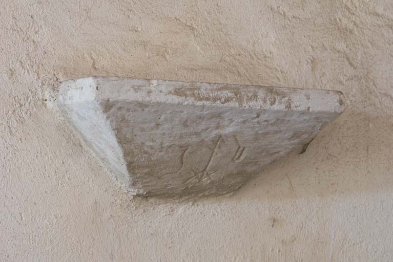 Console gravée dans le choeur. © Pierre-Marie Barbe-Richaud / Région Bourgogne-Franche-Comté, Inventaire du patrimoine - 2018