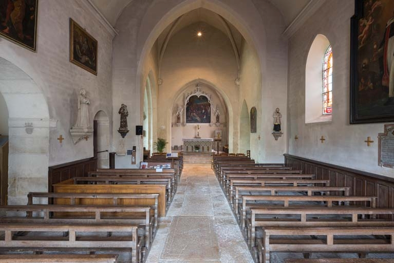 Vue d'ensemble de l'intérieur de l'église depuis la porte d'entrée. © Pierre-Marie Barbe-Richaud / Région Bourgogne-Franche-Comté, Inventaire du patrimoine - 2018