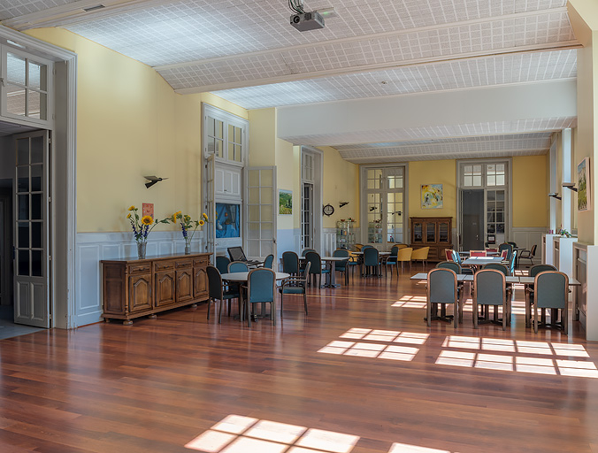 Grande salle du rez-de-chaussée. © Pierre-Marie Barbe-Richaud / Région Bourgogne-Franche-Comté, Inventaire du patrimoine - 2019 Grande salle du rez-de-chaussée. © Pierre-Marie Barbe-Richaud / Région Bourgogne-Franche-Comté, Inventaire du patrimoine - 2019