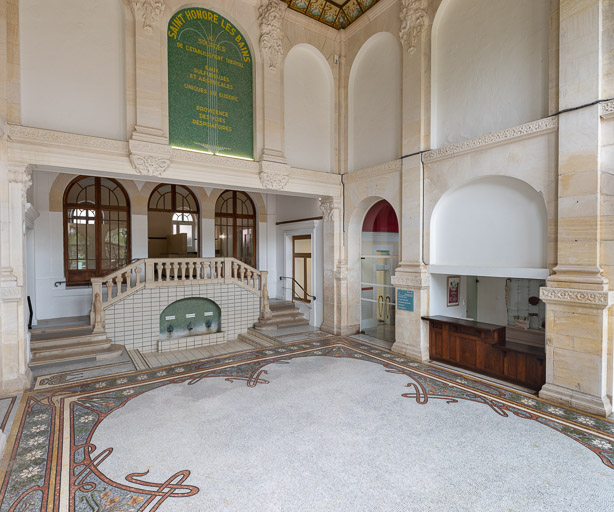 Hall des sources, vue d'ensemble vers le sud-est. © Pierre-Marie Barbe-Richaud / Région Bourgogne-Franche-Comté, Inventaire du patrimoine - 2019 Hall des sources, vue d'ensemble vers le sud-est. © Pierre-Marie Barbe-Richaud / Région Bourgogne-Franche-Comté, Inventaire du patrimoine - 2019