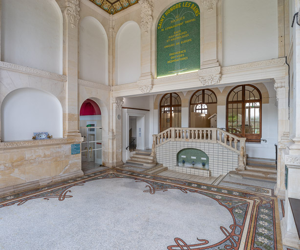 Hall des sources, vue d'ensemble vers le nord-est. © Pierre-Marie Barbe-Richaud / Région Bourgogne-Franche-Comté, Inventaire du patrimoine - 2019 Hall des sources, vue d'ensemble vers le nord-est. © Pierre-Marie Barbe-Richaud / Région Bourgogne-Franche-Comté, Inventaire du patrimoine - 2019