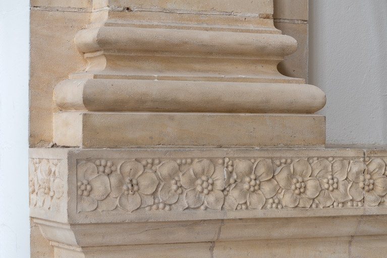Hall des sources, pilastre. © Pierre-Marie Barbe-Richaud / Région Bourgogne-Franche-Comté, Inventaire du patrimoine - 2019 Hall des sources, pilastre. © Pierre-Marie Barbe-Richaud / Région Bourgogne-Franche-Comté, Inventaire du patrimoine - 2019