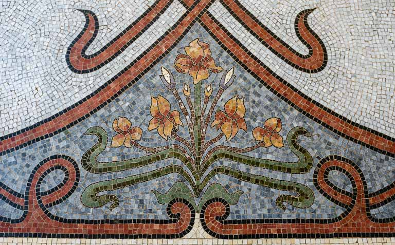 Motif du centre, détail, iris. © Pierre-Marie Barbe-Richaud / Région Bourgogne-Franche-Comté, Inventaire du patrimoine - 2019 Motif du centre, détail, iris. © Pierre-Marie Barbe-Richaud / Région Bourgogne-Franche-Comté, Inventaire du patrimoine - 2019