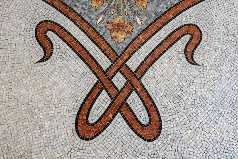 Motif du centre, détail, entrelacs de style Art Nouveau. © Pierre-Marie Barbe-Richaud / Région Bourgogne-Franche-Comté, Inventaire du patrimoine - 2019 Motif du centre, détail, entrelacs de style Art Nouveau. © Pierre-Marie Barbe-Richaud / Région Bourgogne-Franche-Comté, Inventaire du patrimoine - 2019