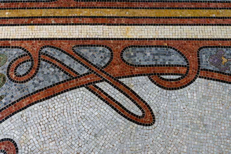 Motif du centre, détail, entrelacs de style Art Nouveau. © Pierre-Marie Barbe-Richaud / Région Bourgogne-Franche-Comté, Inventaire du patrimoine - 2019 Motif du centre, détail, entrelacs de style Art Nouveau. © Pierre-Marie Barbe-Richaud / Région Bourgogne-Franche-Comté, Inventaire du patrimoine - 2019