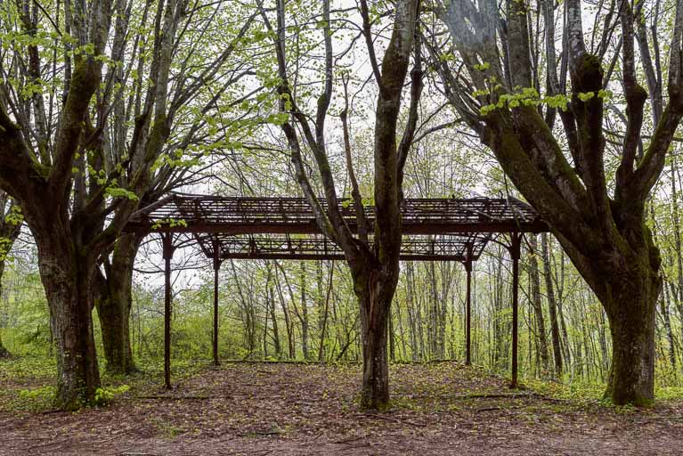 portique de jardin © Pierre-Marie Barbe-Richaud / Région Bourgogne-Franche-Comté, Inventaire du patrimoine - 2019 portique de jardin © Pierre-Marie Barbe-Richaud / Région Bourgogne-Franche-Comté, Inventaire du patrimoine - 2019