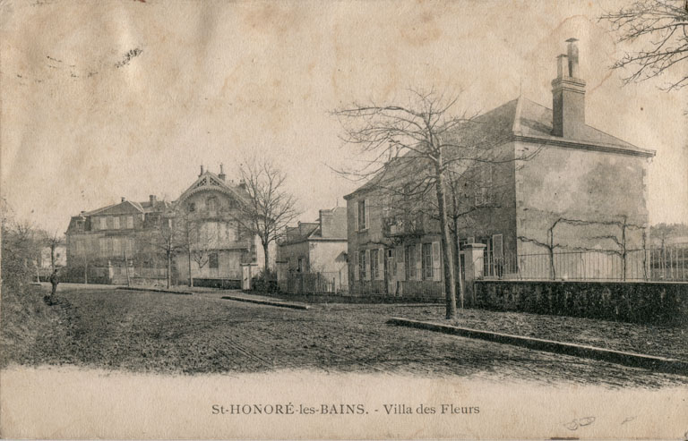 Élévation depuis la rue avant la construction de la pharmacie. © Fabien Dufoulon / Région Bourgogne-Franche-Comté, Inventaire du patrimoine - 2019 Élévation depuis la rue avant la construction de la pharmacie. © Fabien Dufoulon / Région Bourgogne-Franche-Comté, Inventaire du patrimoine - 2019