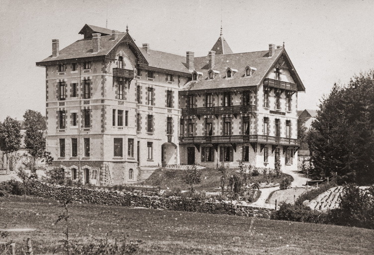 Façade sur le parc avant la destruction des balcons et galeries. © Pierre-Marie Barbe-Richaud / Région Bourgogne-Franche-Comté, Inventaire du patrimoine - 2019
