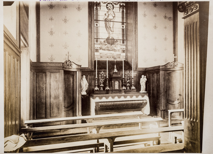 Vue intérieure de la chapelle en direction de l'autel en 1883. © Pierre-Marie Barbe-Richaud, auteur / Région Bourgogne-Franche-Comté, Inventaire du patrimoine - 2019 Vue intérieure de la chapelle en direction de l'autel en 1883. © Pierre-Marie Barbe-Richaud, auteur / Région Bourgogne-Franche-Comté, Inventaire du patrimoine - 2019